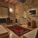 Acropolis Cave אורגופ