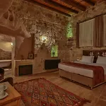 מלון Acropolis Cave