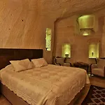 Acropolis Cave מלון אורגופ