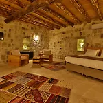 מלון Acropolis Cave