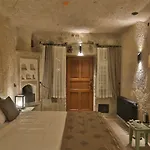 Acropolis Cave מלון