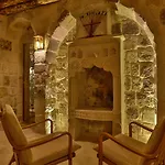 Acropolis Cave 3* אורגופ