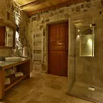 Acropolis Cave מלון אורגופ