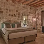 Acropolis Cave מלון אורגופ