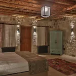 Acropolis Cave מלון