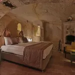 Acropolis Cave אורגופ