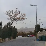 Acropolis Cave מלון