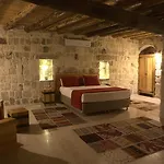 Acropolis Cave מלון אורגופ