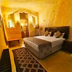 Acropolis Cave מלון אורגופ