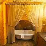 מלון Acropolis Cave 3*