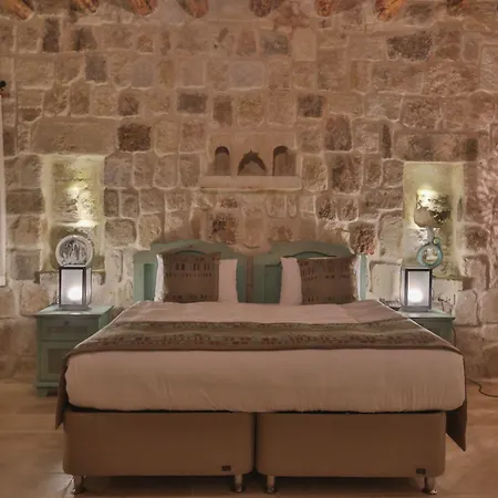 Acropolis Cave 3*