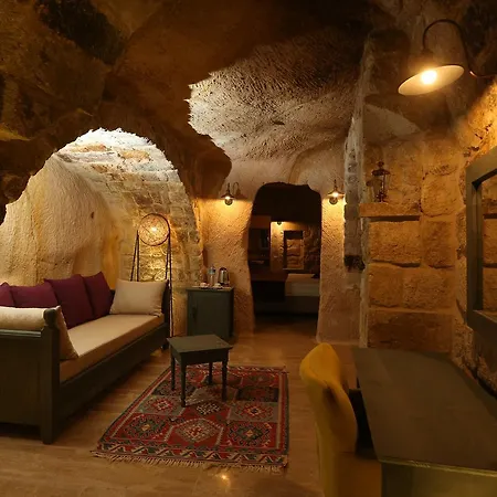 Acropolis Cave 4*