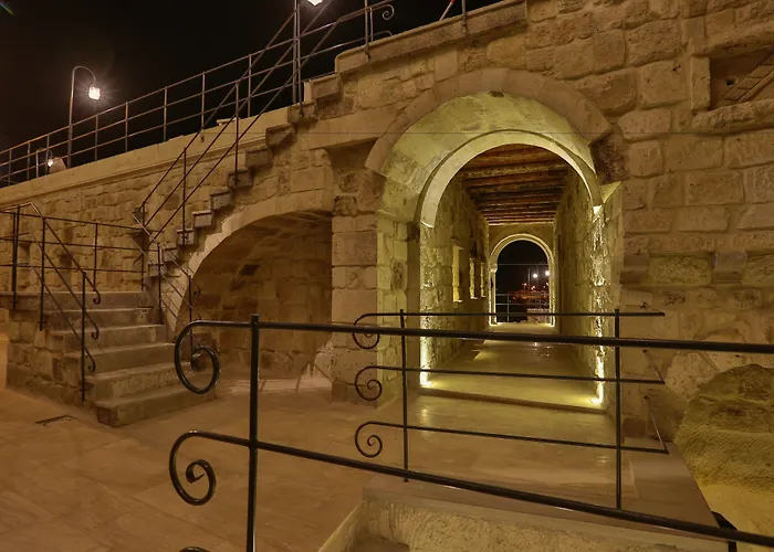 Acropolis Cave 4* 어굽