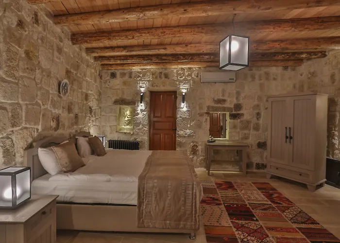 Acropolis Cave 어굽