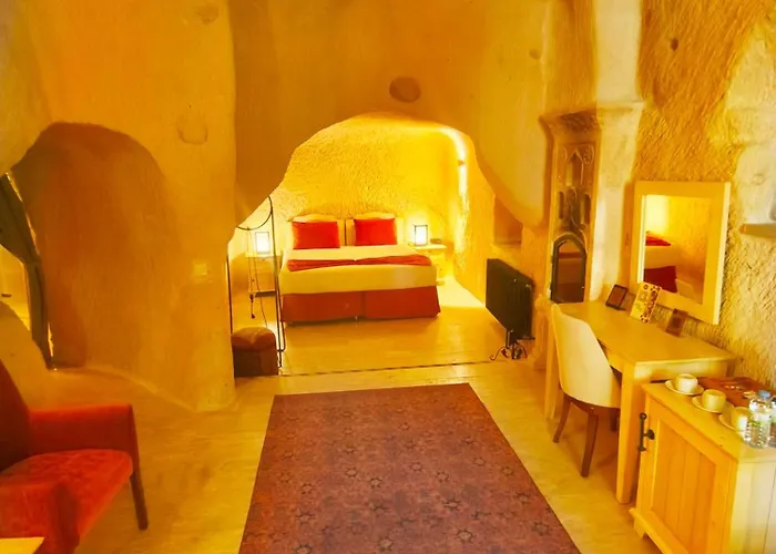 Acropolis Cave 어굽